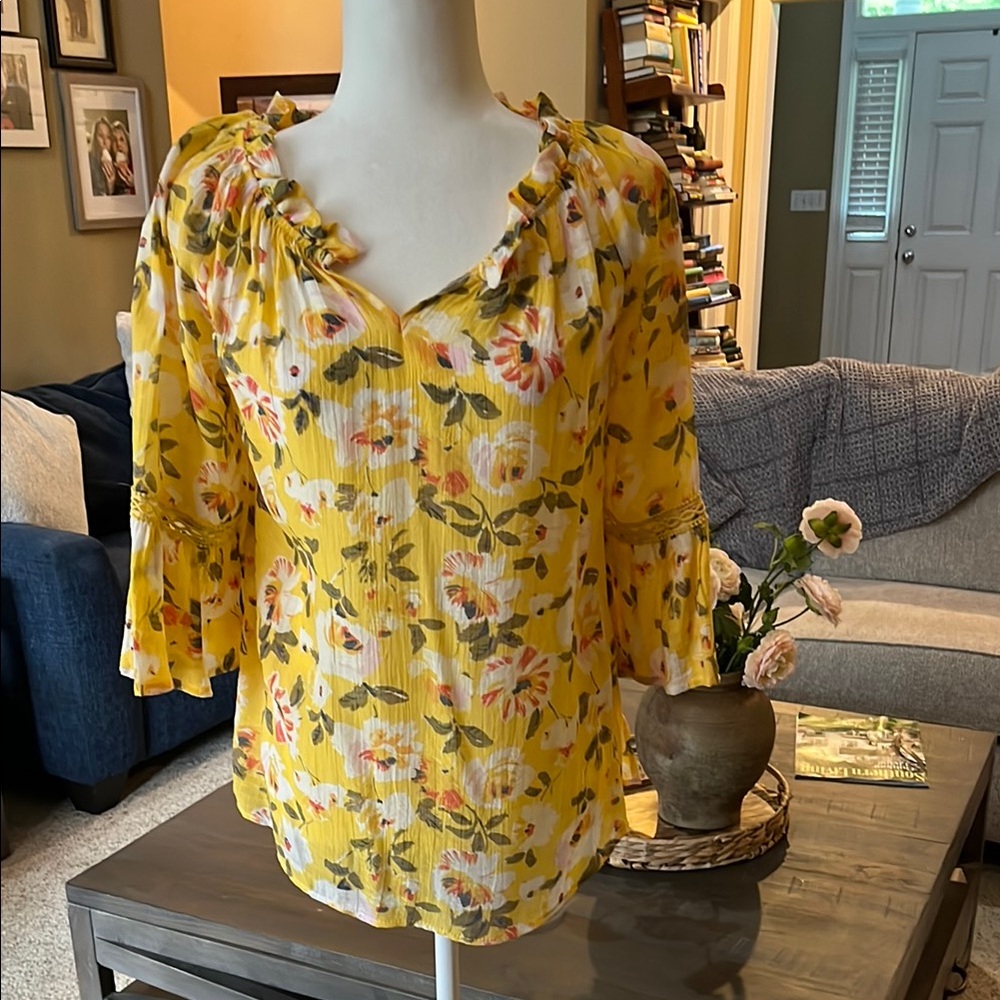 Spense Yellow Ruffled Buttoned Blouse
Size S/P